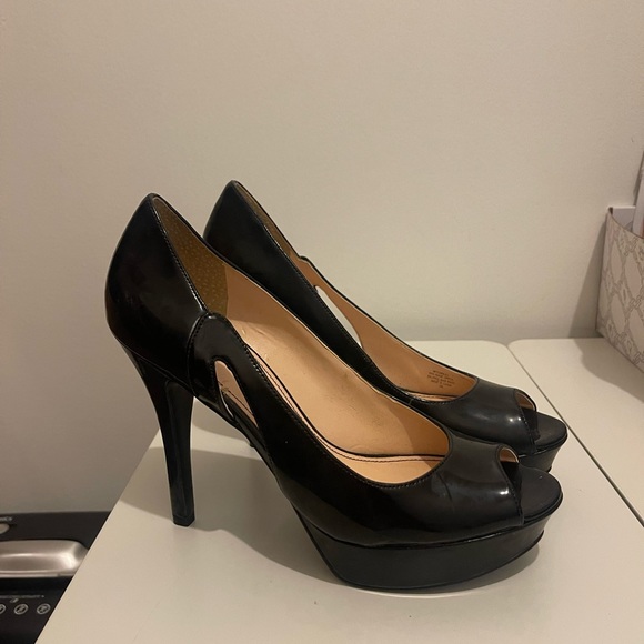 Marc Fisher Black Patent Leather Peep Toe Heels Size 9 - Picture 3 of 6